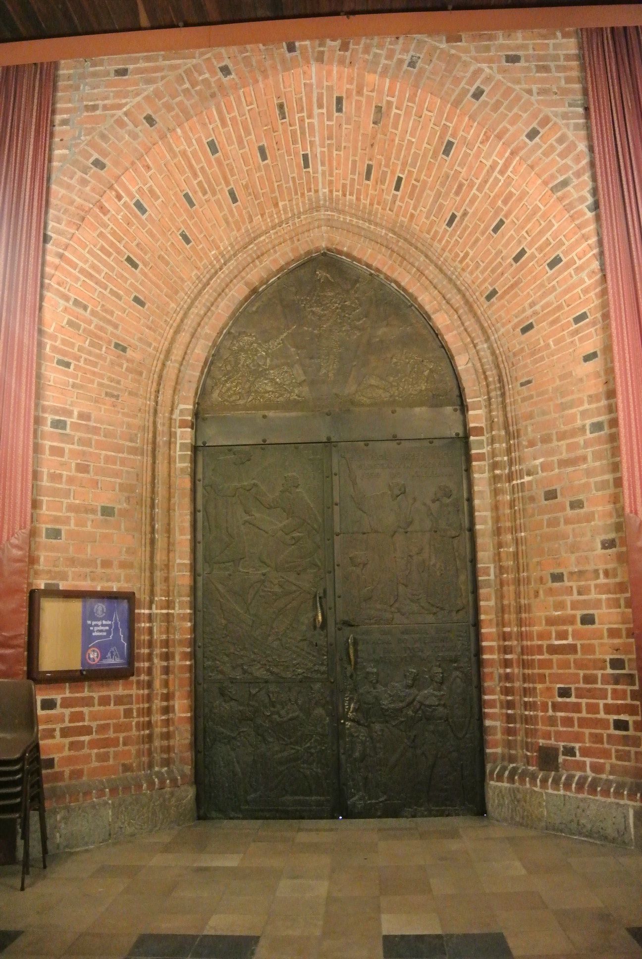Portal wewnątrz -brama