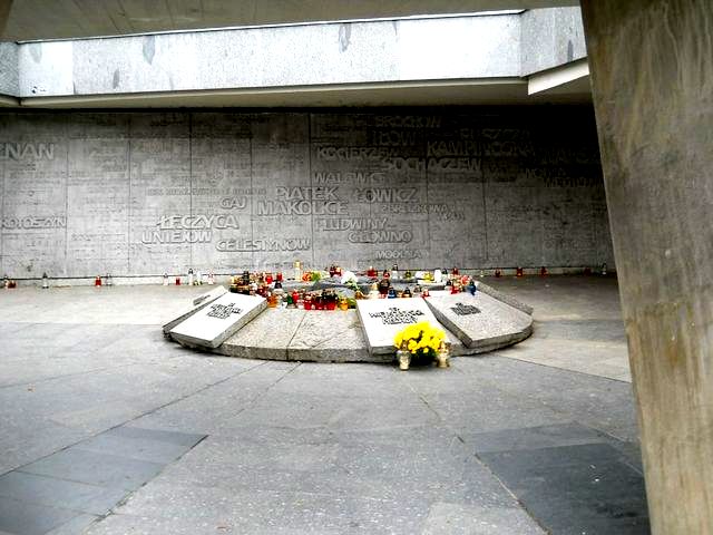 4f Pomnik Armii Poznań