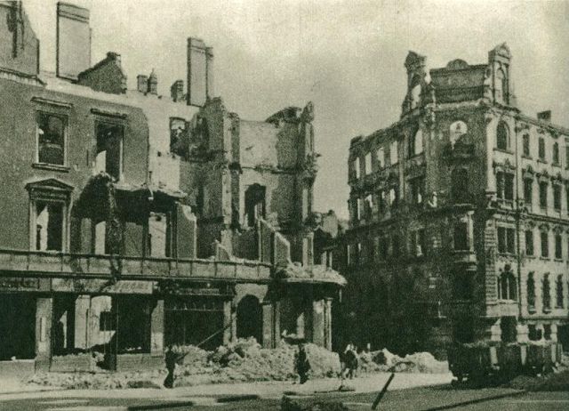Plac Wiosny Ludów 1945